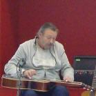Jean-Yves, du groupe Babord Amures, à la guitare Dobro